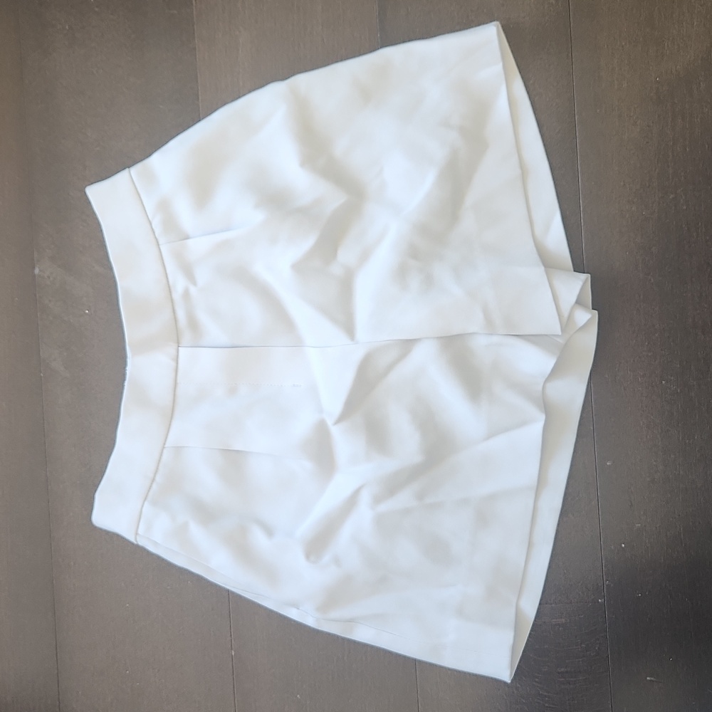 Aritzia Babaton Silver Gray Shorts